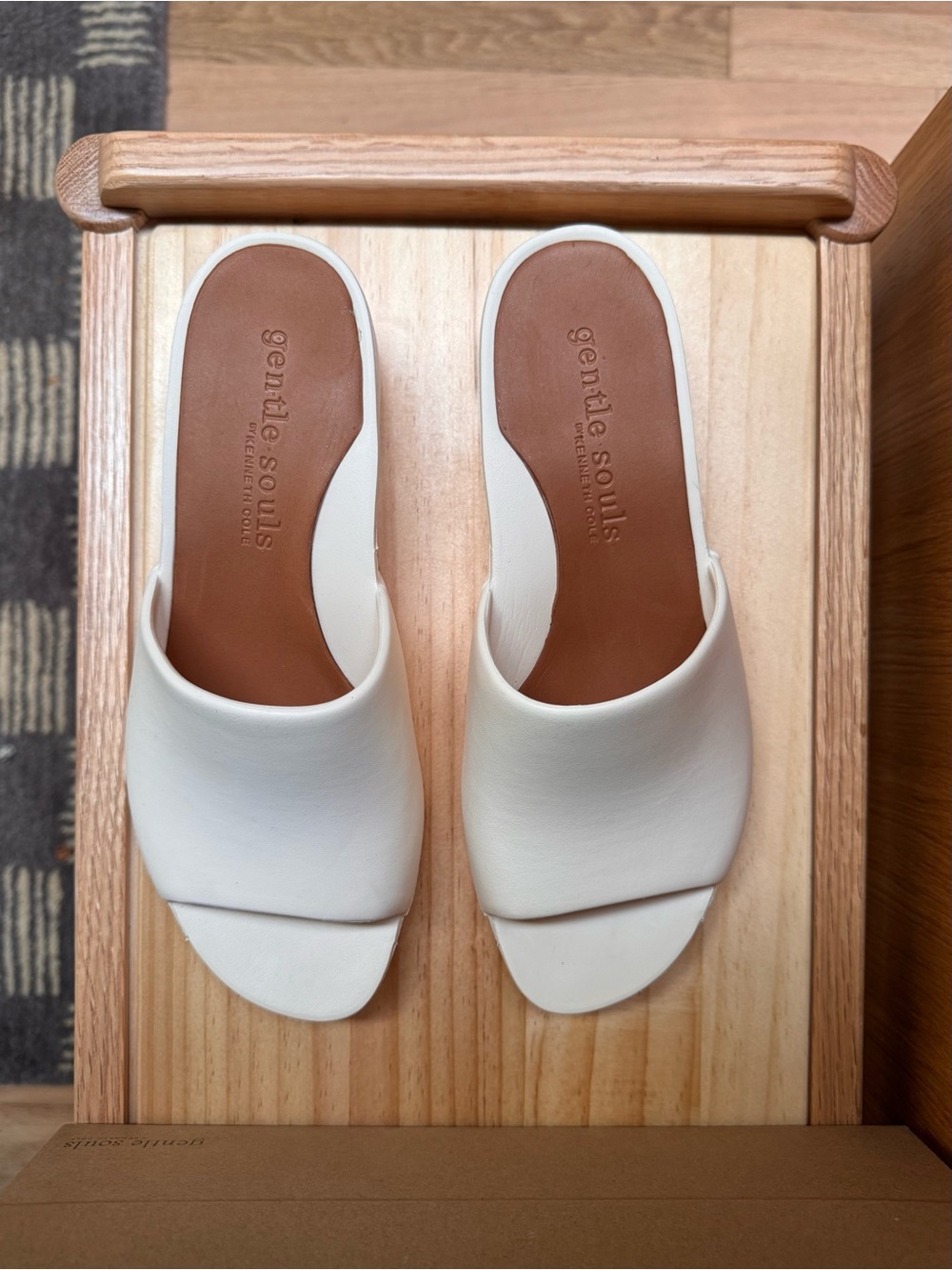 Kenneth Cole gentle souls Cream Wedge Slide Mules - Picture 3 of 7